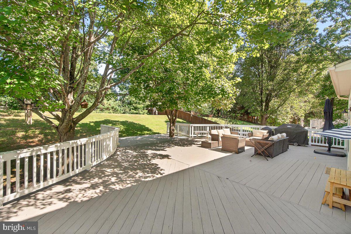 WINDSOR KNOLLS - Residential