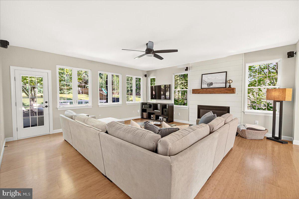 WINDSOR KNOLLS - Residential