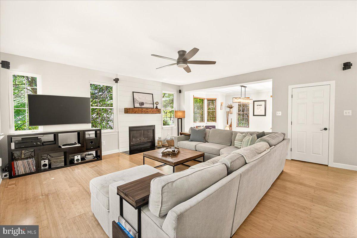 WINDSOR KNOLLS - Residential