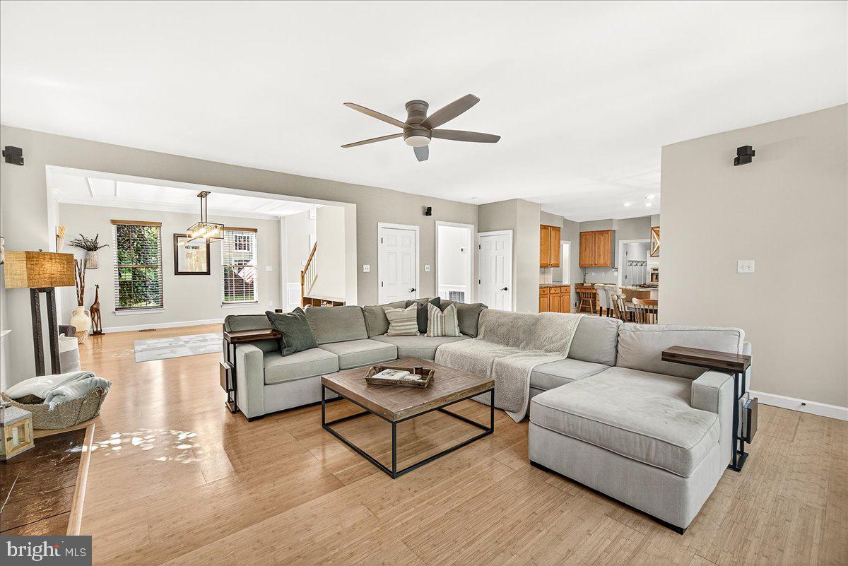 WINDSOR KNOLLS - Residential