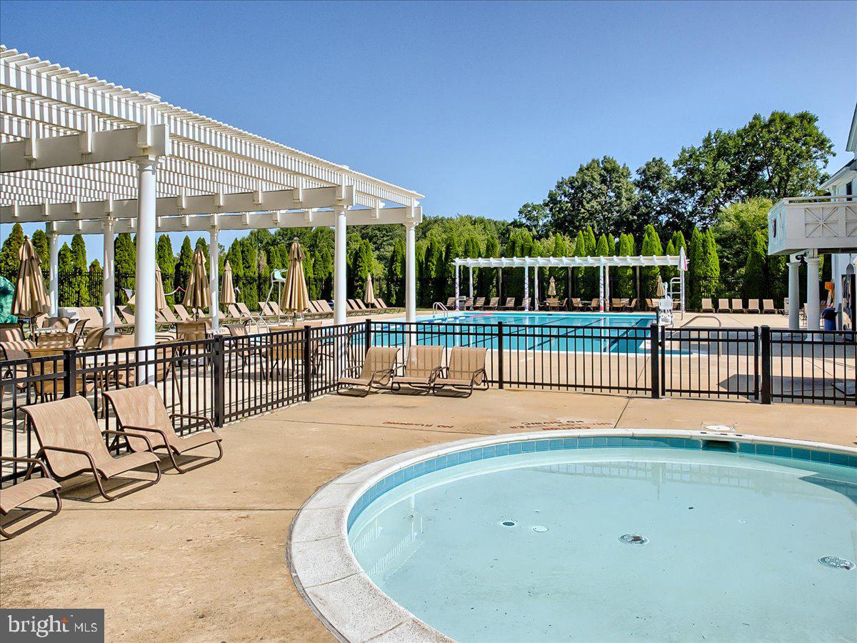 WINDSOR KNOLLS - Residential