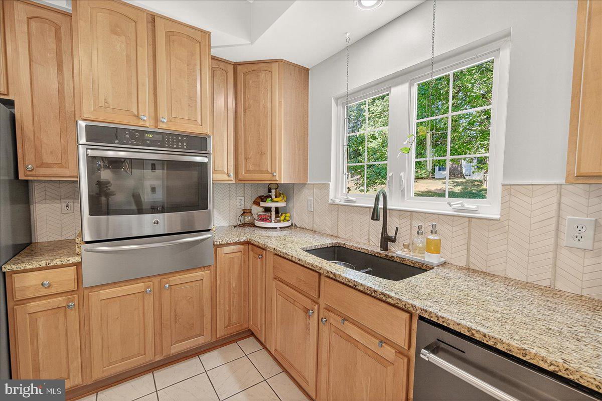 WINDSOR KNOLLS - Residential