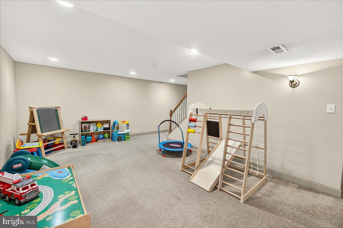 WINDSOR KNOLLS - Residential