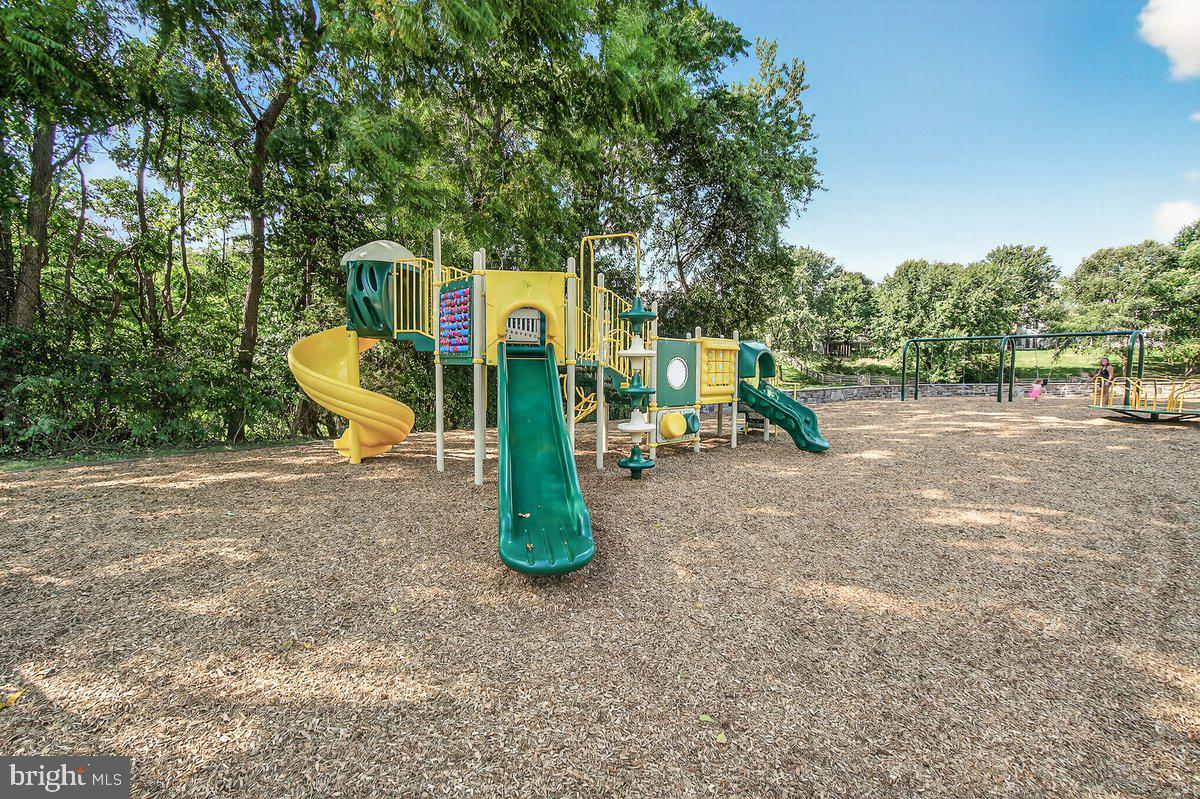 WINDSOR KNOLLS - Residential