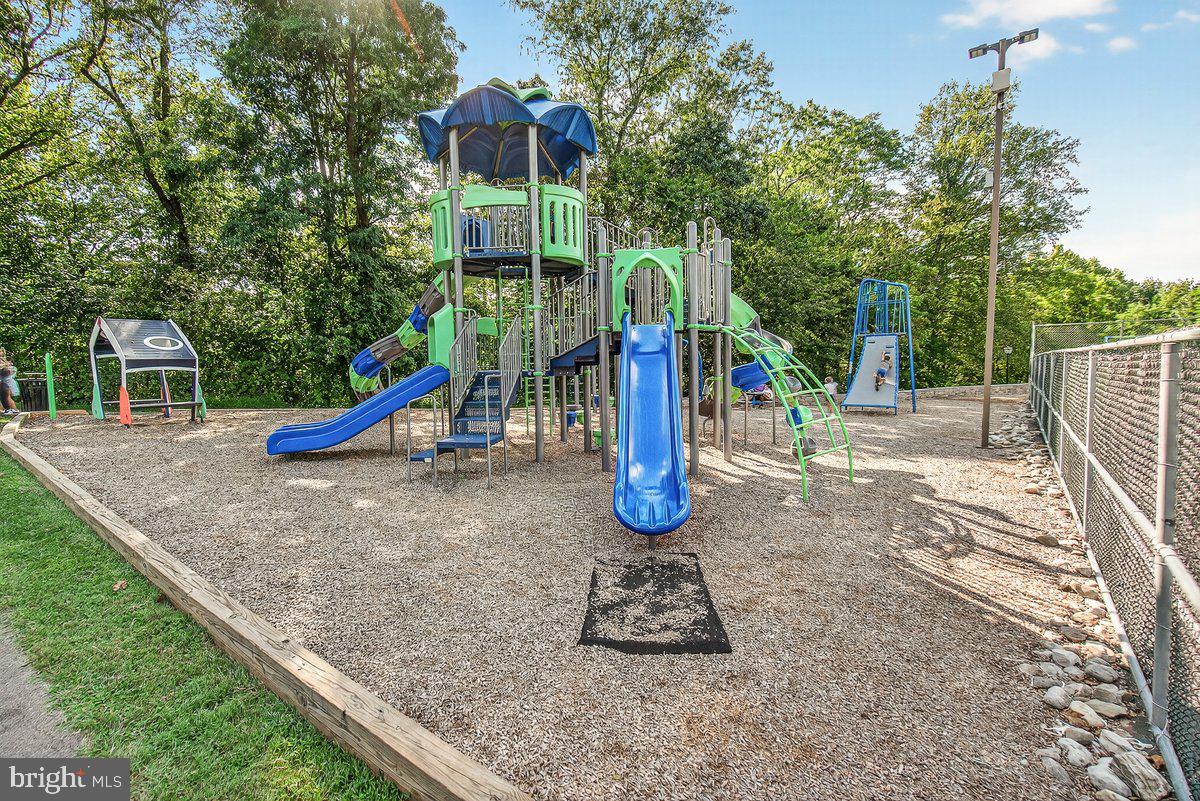 WINDSOR KNOLLS - Residential