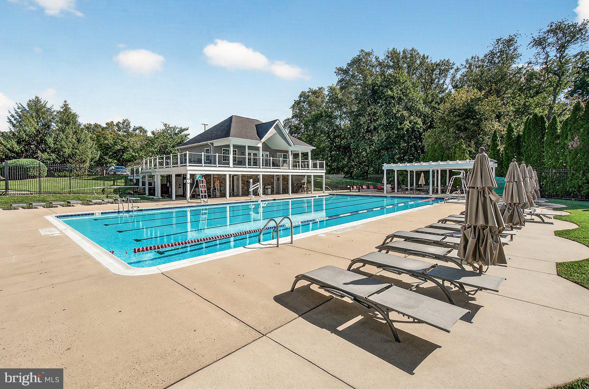 WINDSOR KNOLLS - Residential