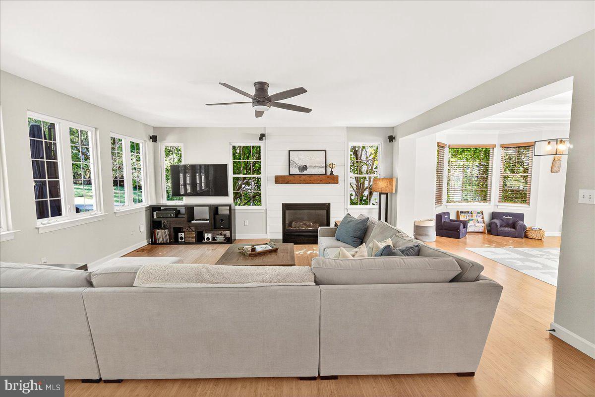 WINDSOR KNOLLS - Residential