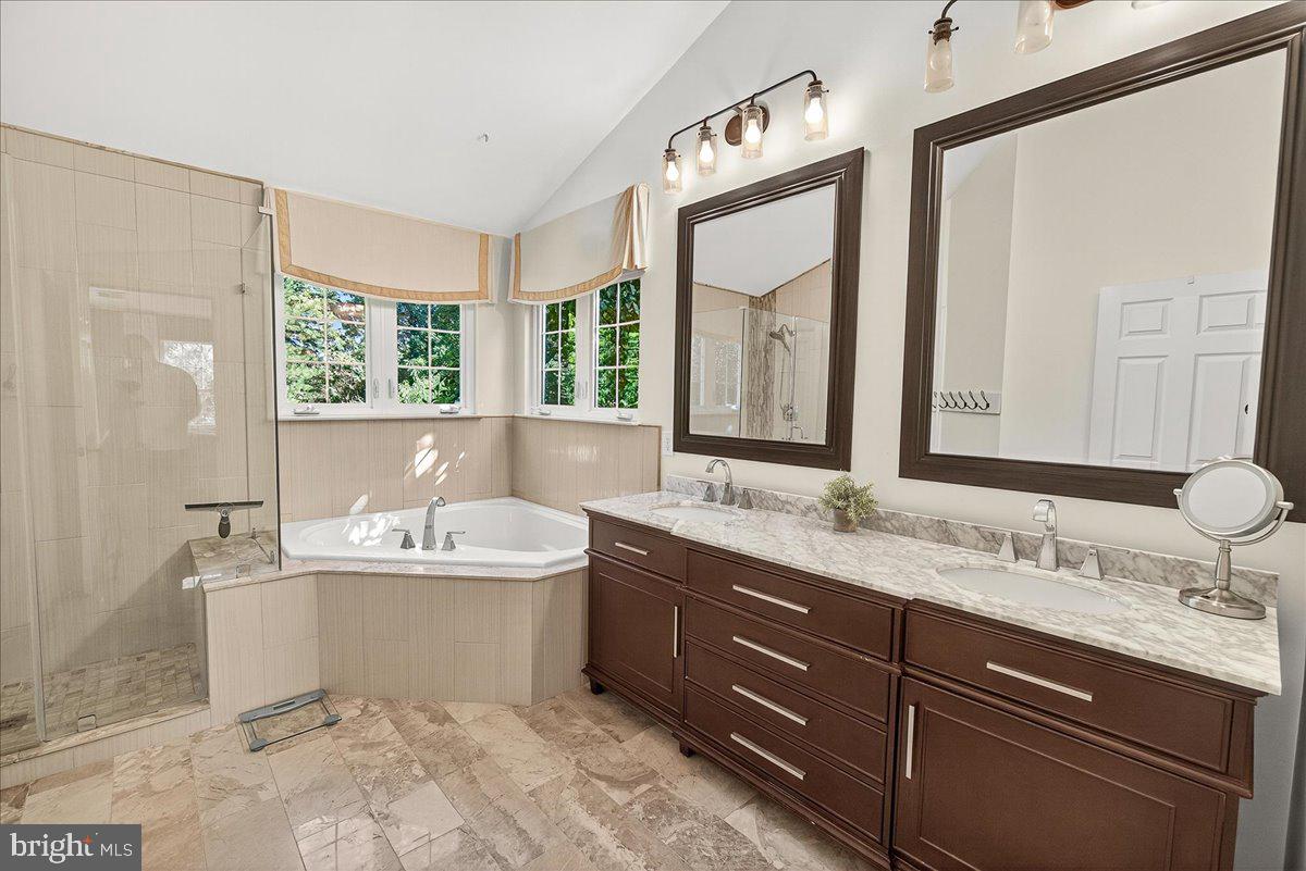 WINDSOR KNOLLS - Residential