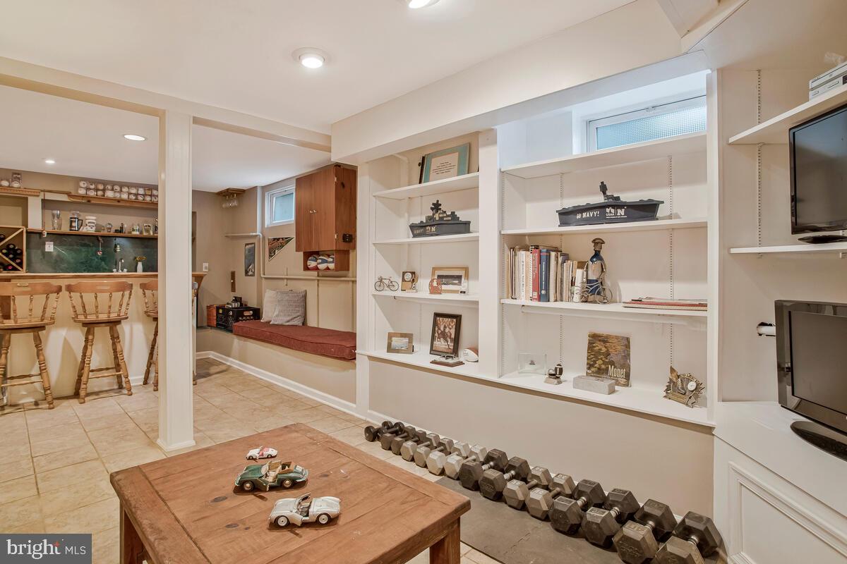 EAST LINTHICUM HEIGHTS - Residential