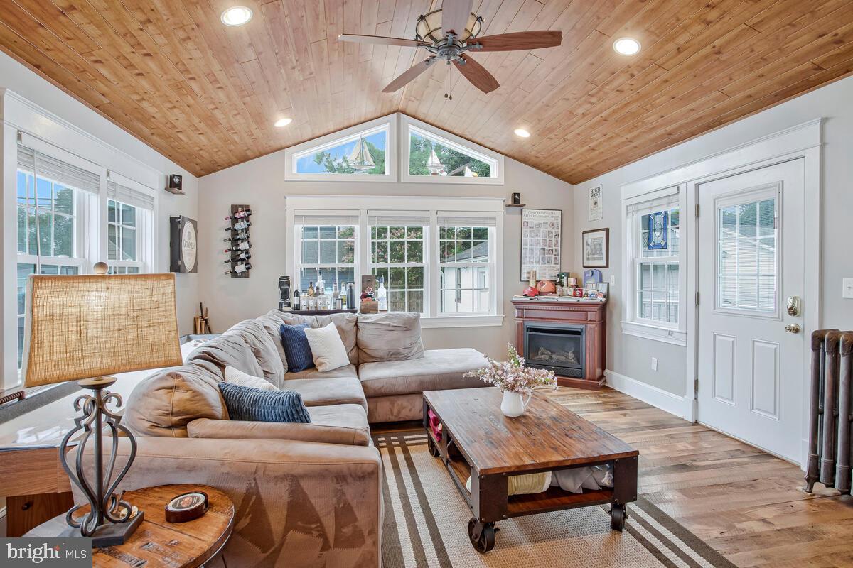 EAST LINTHICUM HEIGHTS - Residential