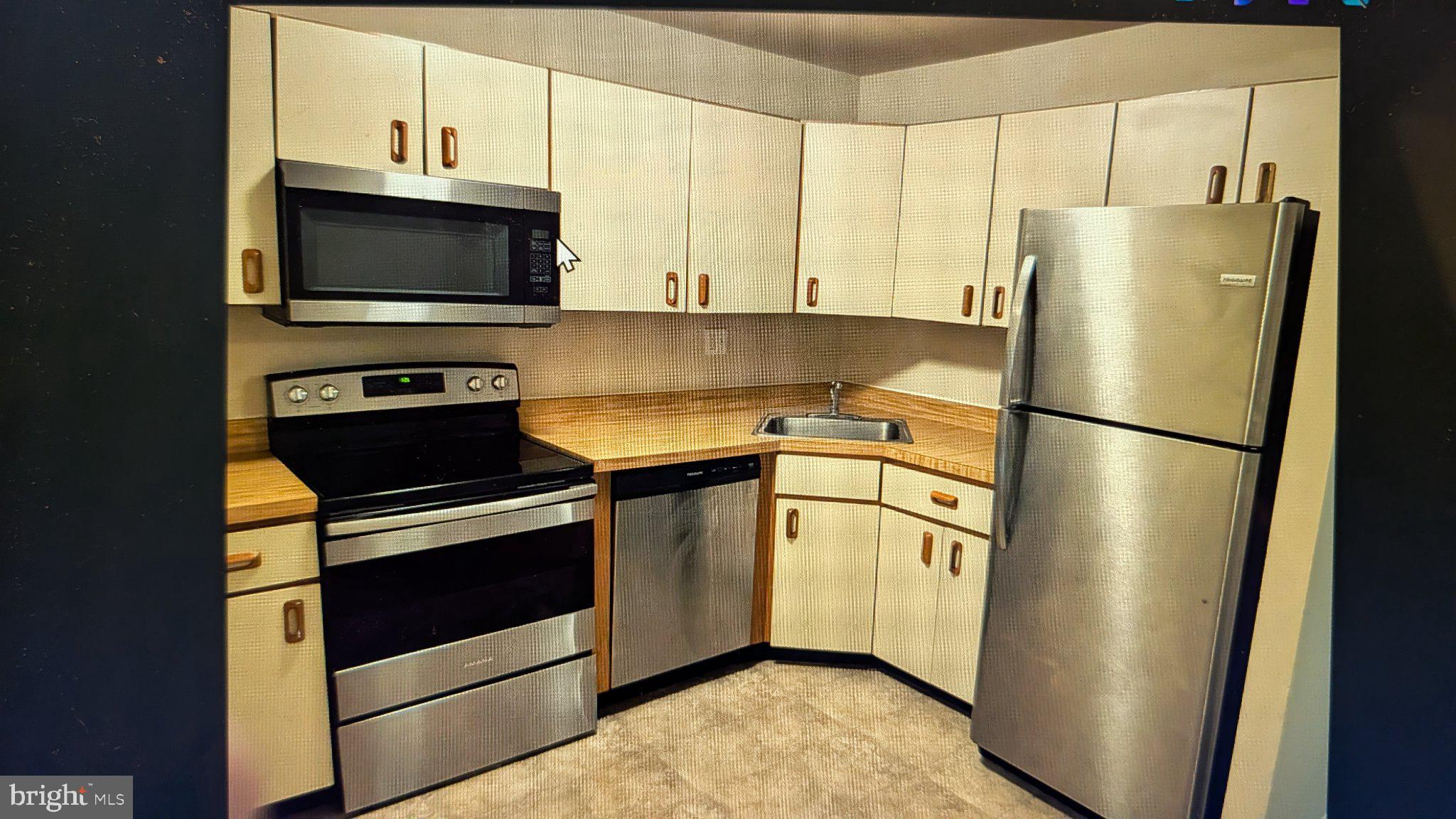 1204 HUNTINGDON MEWS