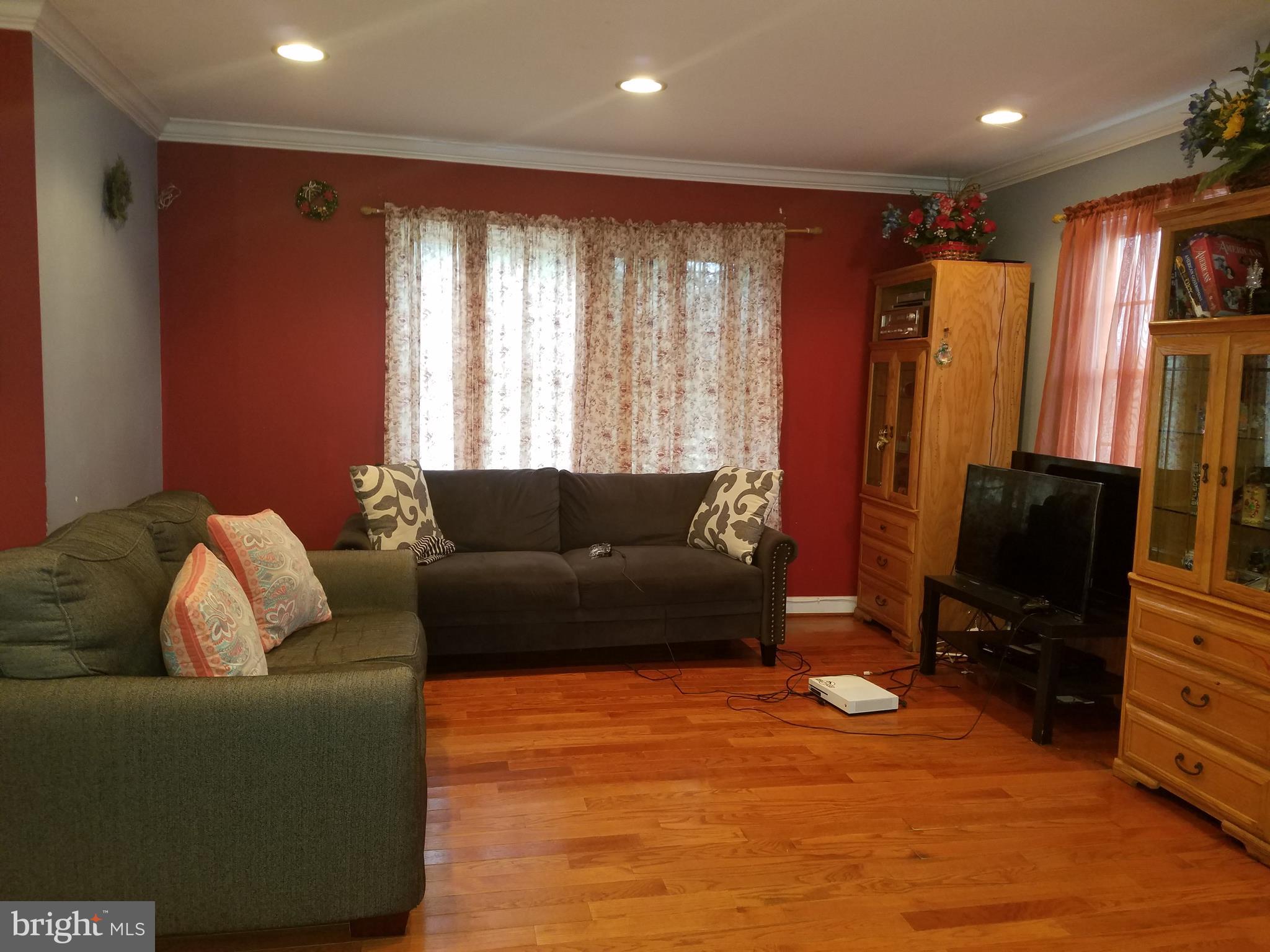 WEST LAWN - Residential