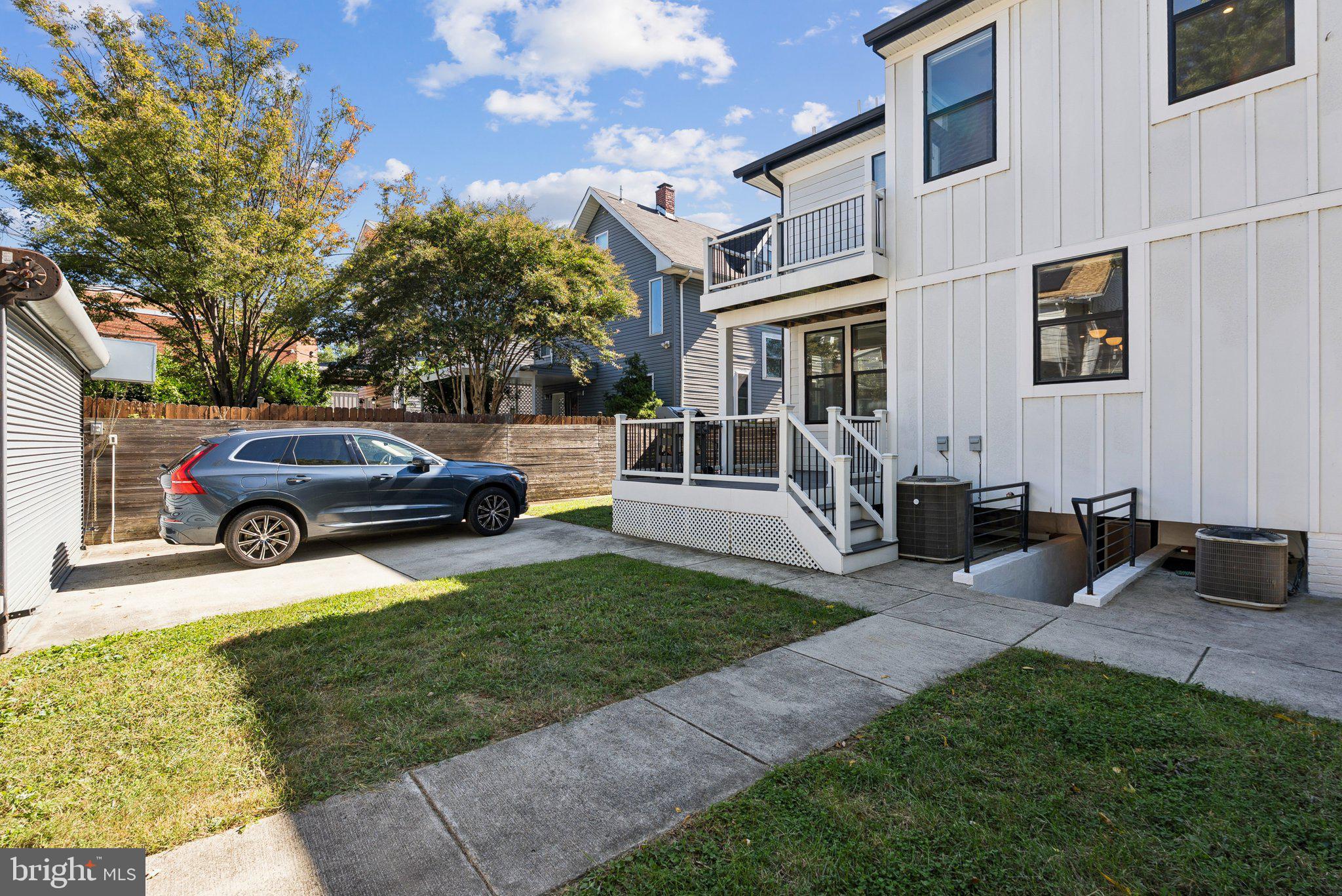 1207 DELAFIELD PLACE NW
