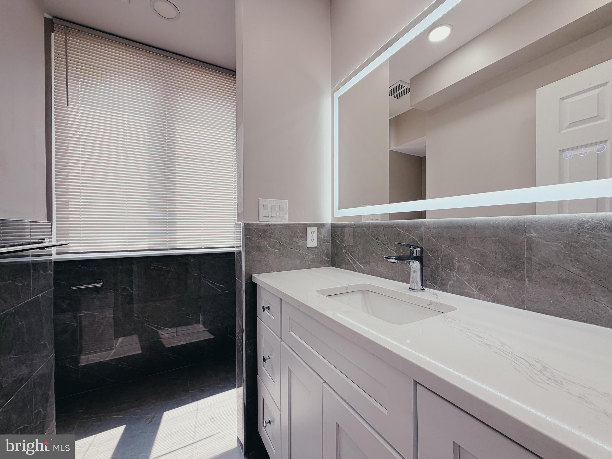 2720 W THOMPSON STREET UNIT C