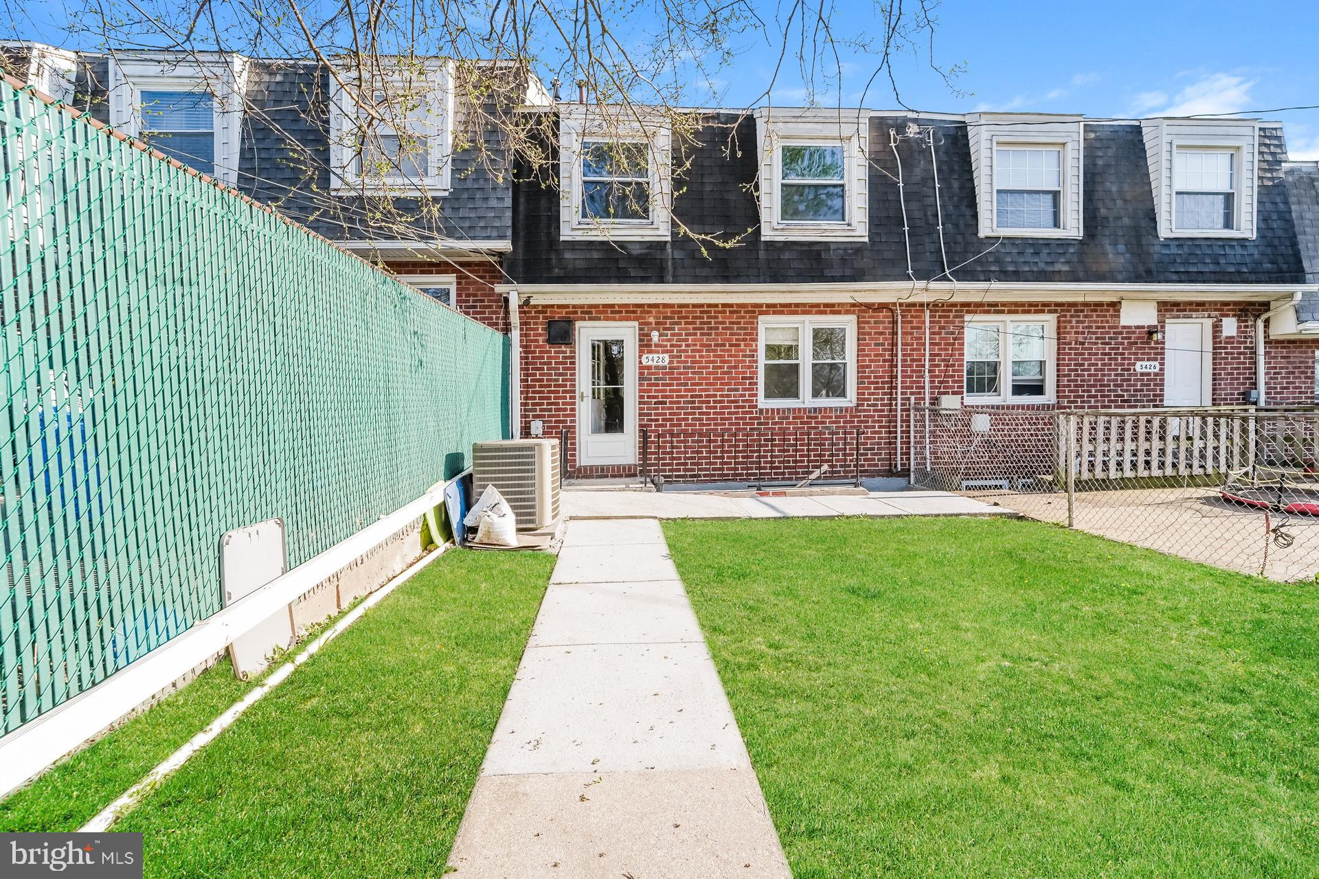 HOLLAND HILL - Residential