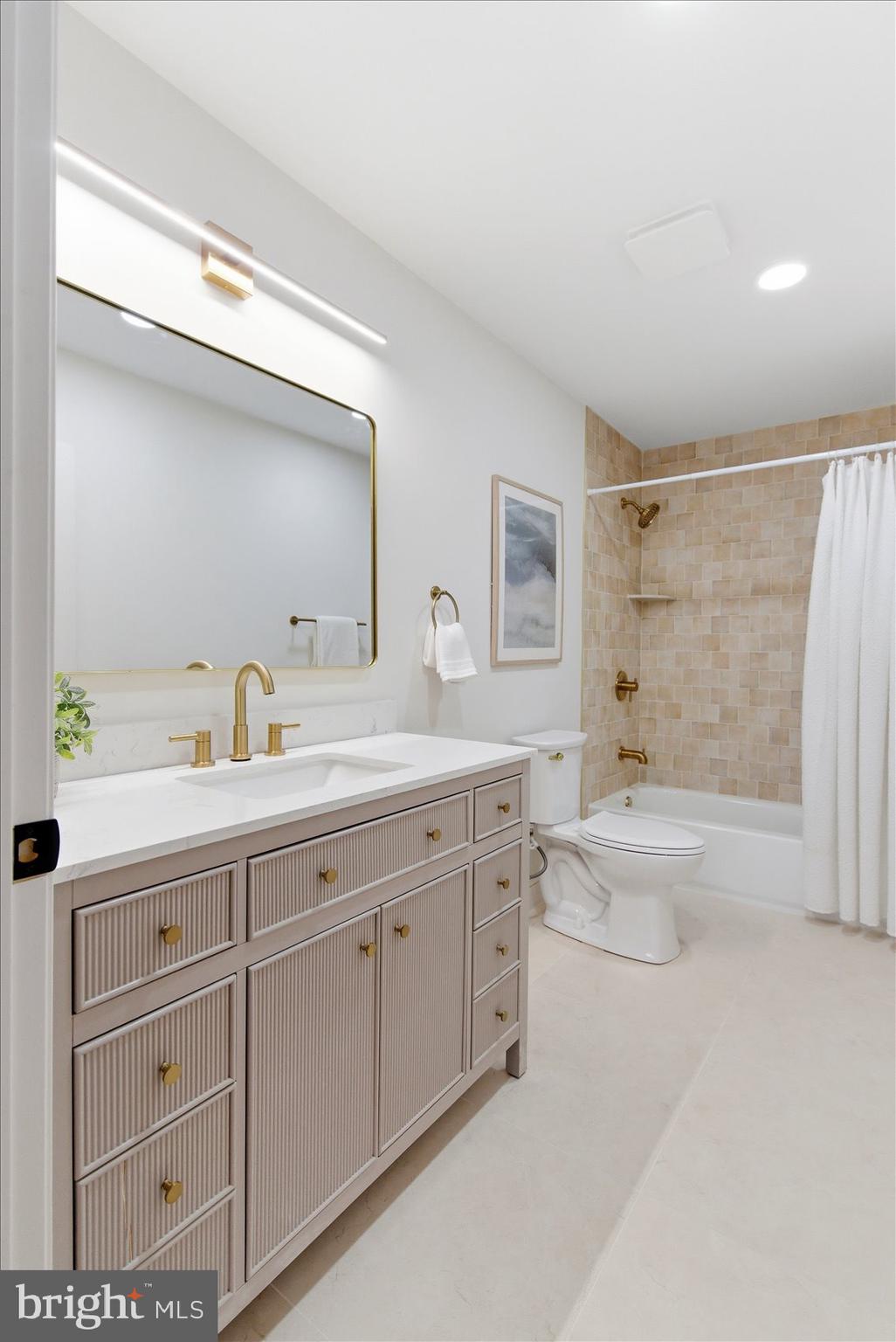 RUXTON CROSSING TOWNHSE - Residential