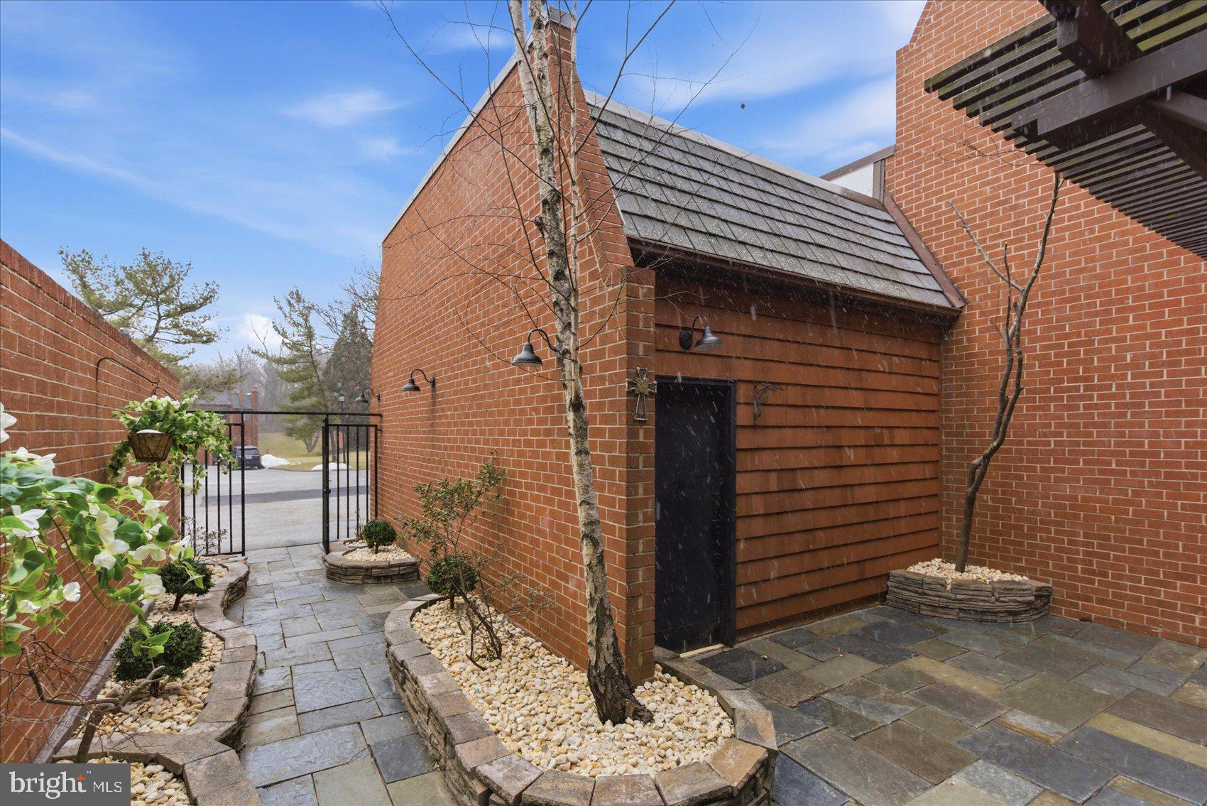 RUXTON CROSSING TOWNHSE - Residential