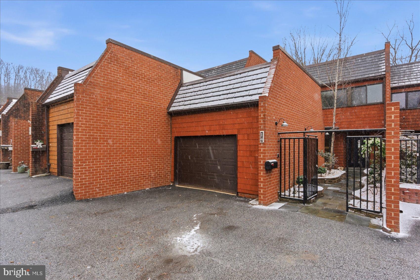 RUXTON CROSSING TOWNHSE - Residential