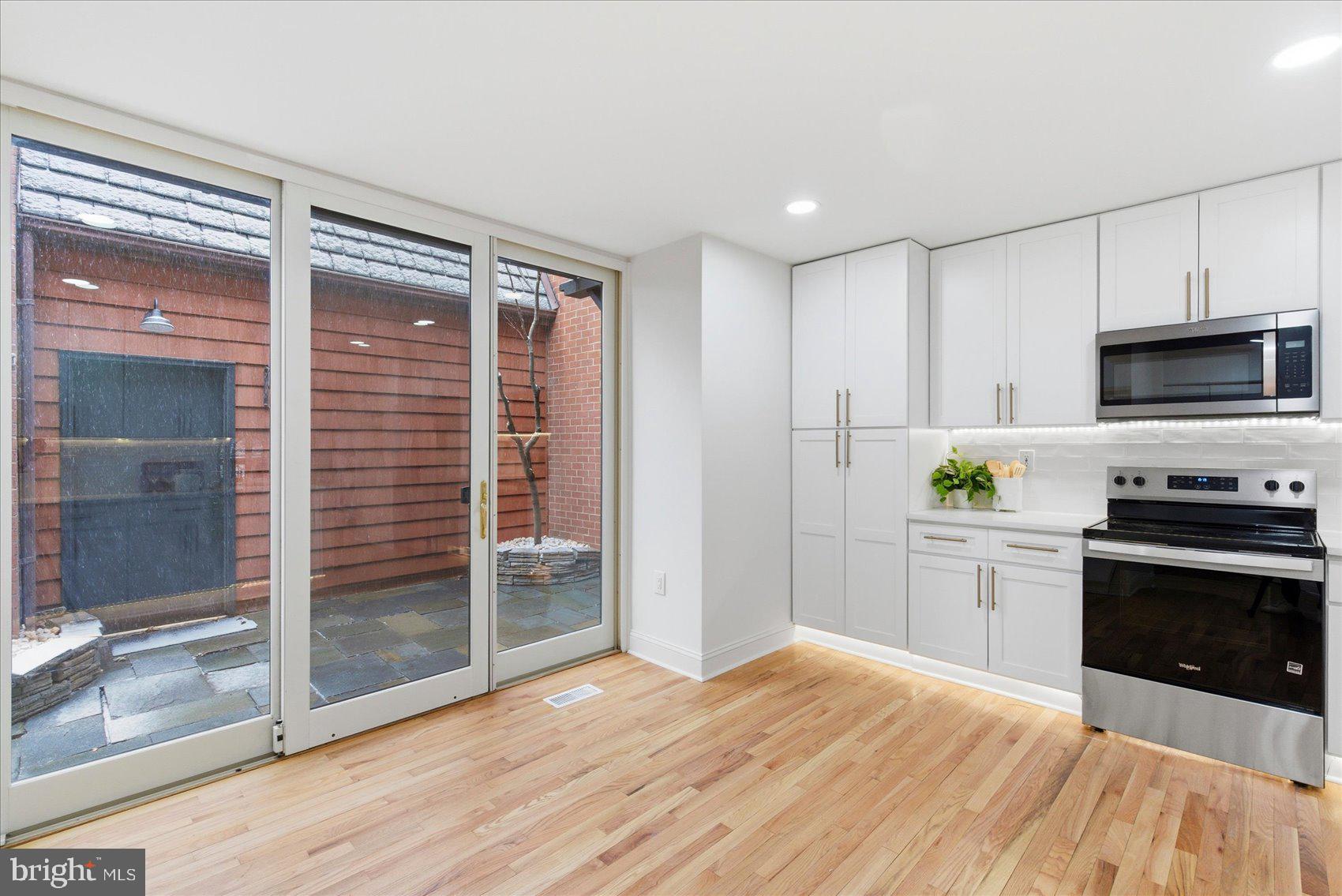 RUXTON CROSSING TOWNHSE - Residential