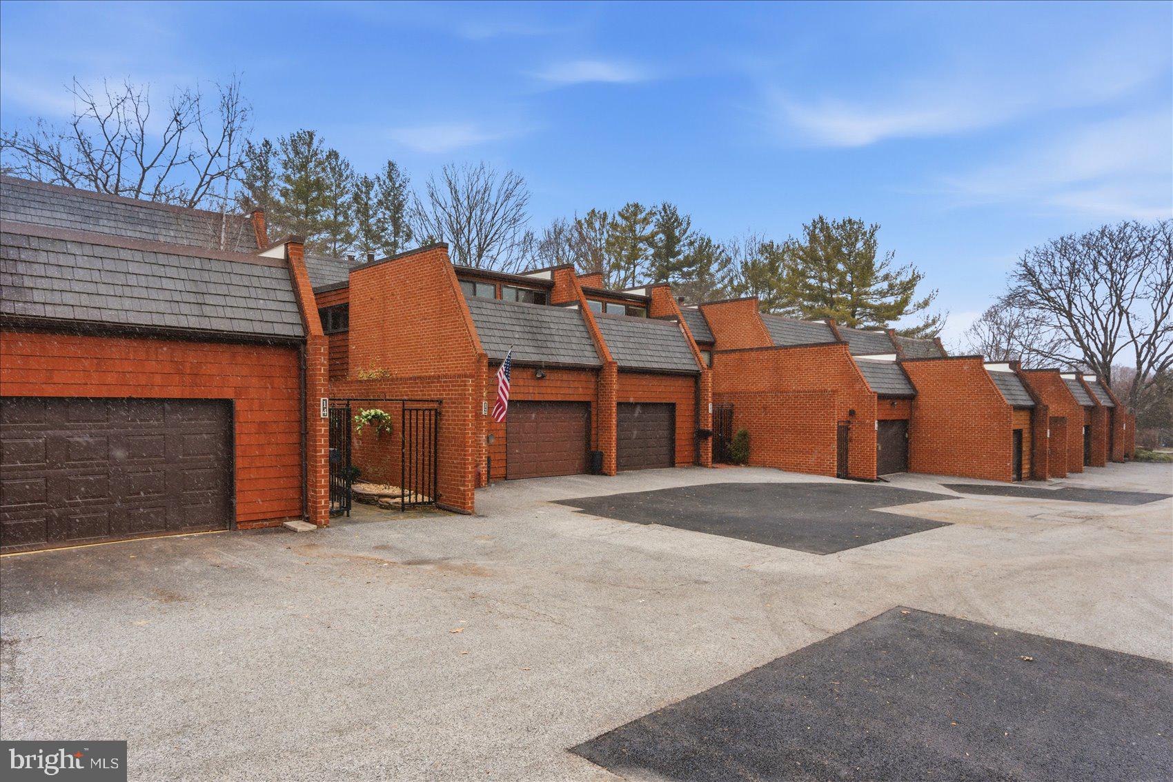 RUXTON CROSSING TOWNHSE - Residential