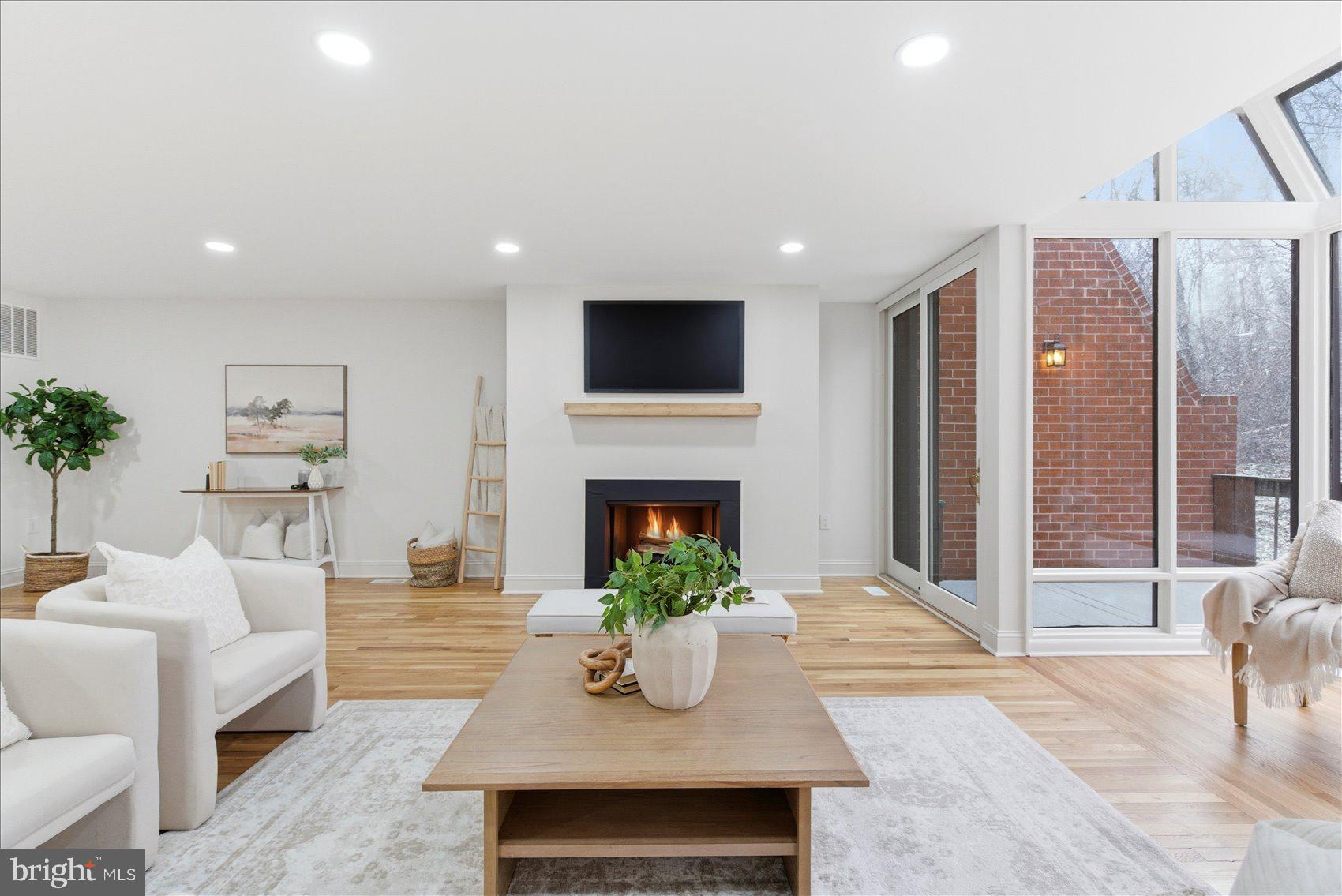 RUXTON CROSSING TOWNHSE - Residential