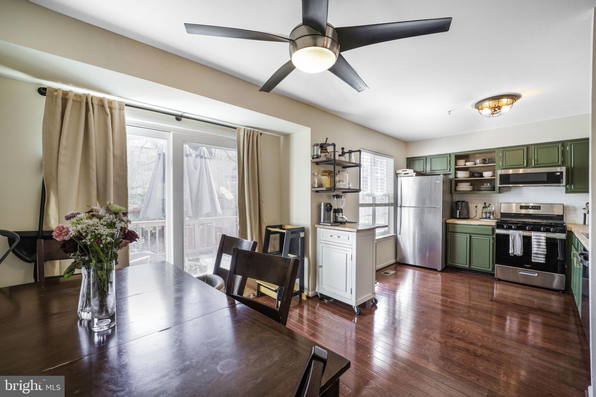 3709 FOREST GLENN COURT