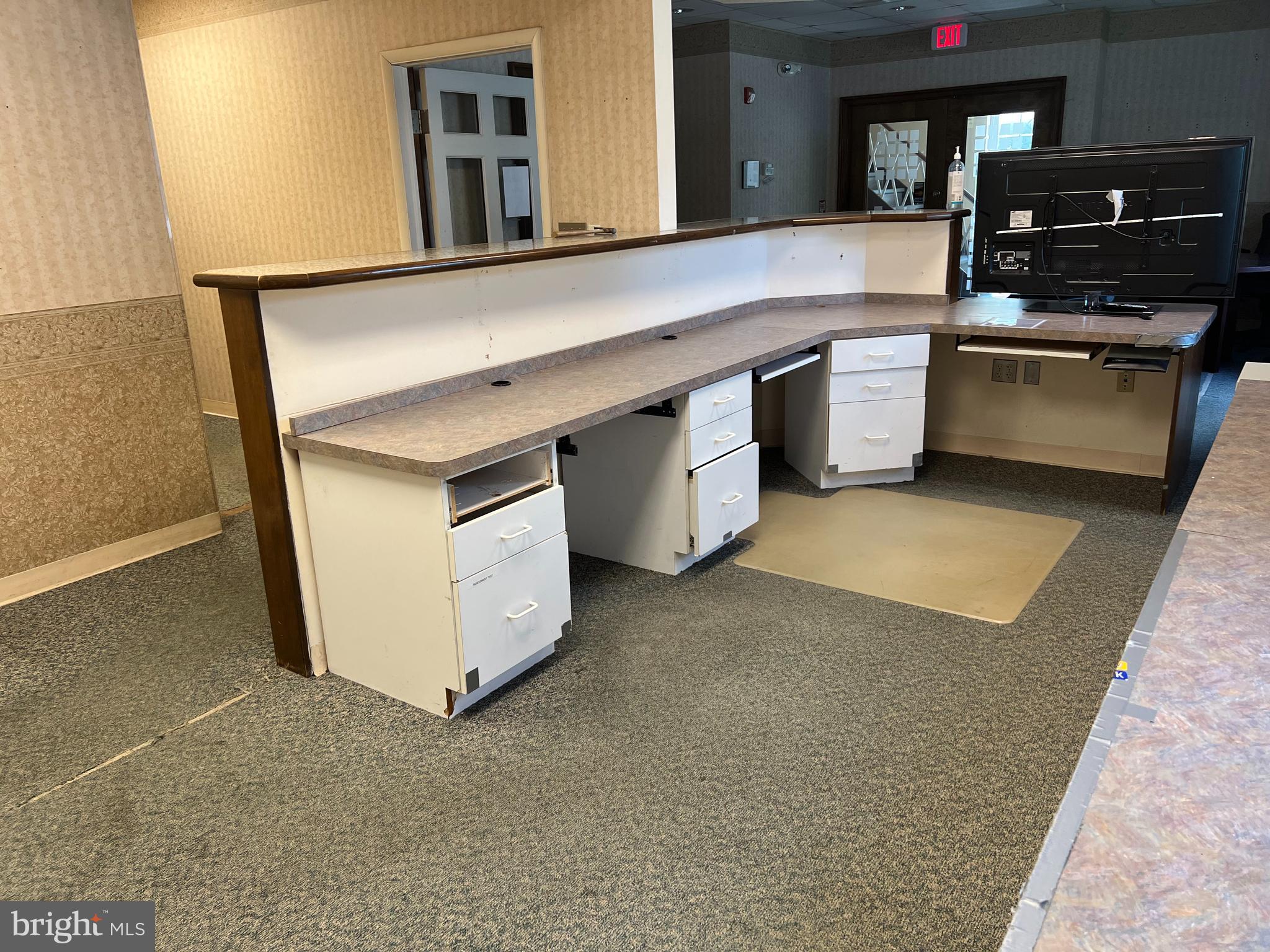 HOLLY PARK - Commercial Sale