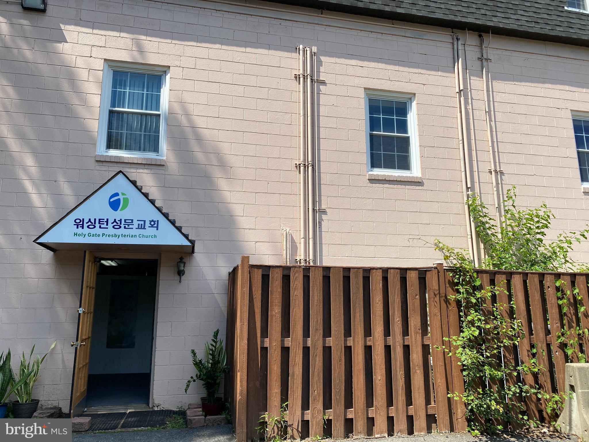 HOLLY PARK - Commercial Sale