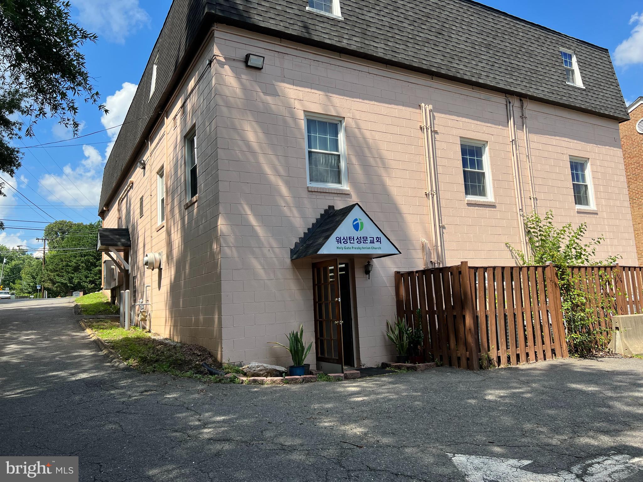 HOLLY PARK - Commercial Sale