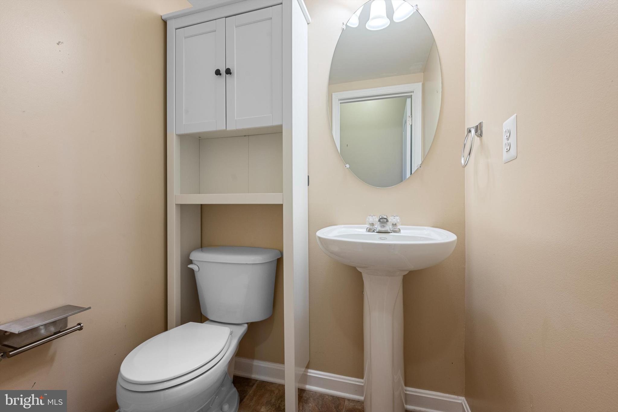 COLONIAL HILLS - Residential