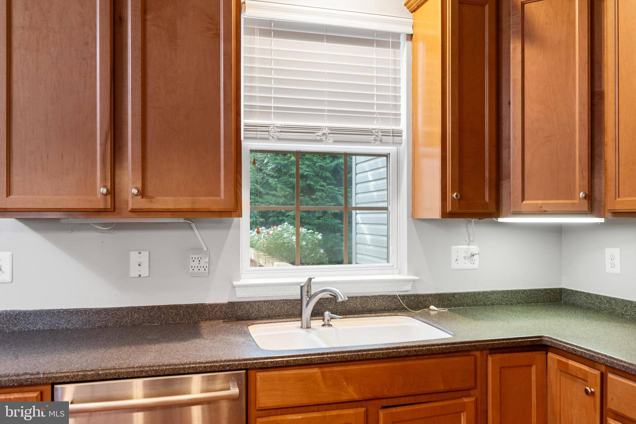 COLONIAL HILLS - Residential