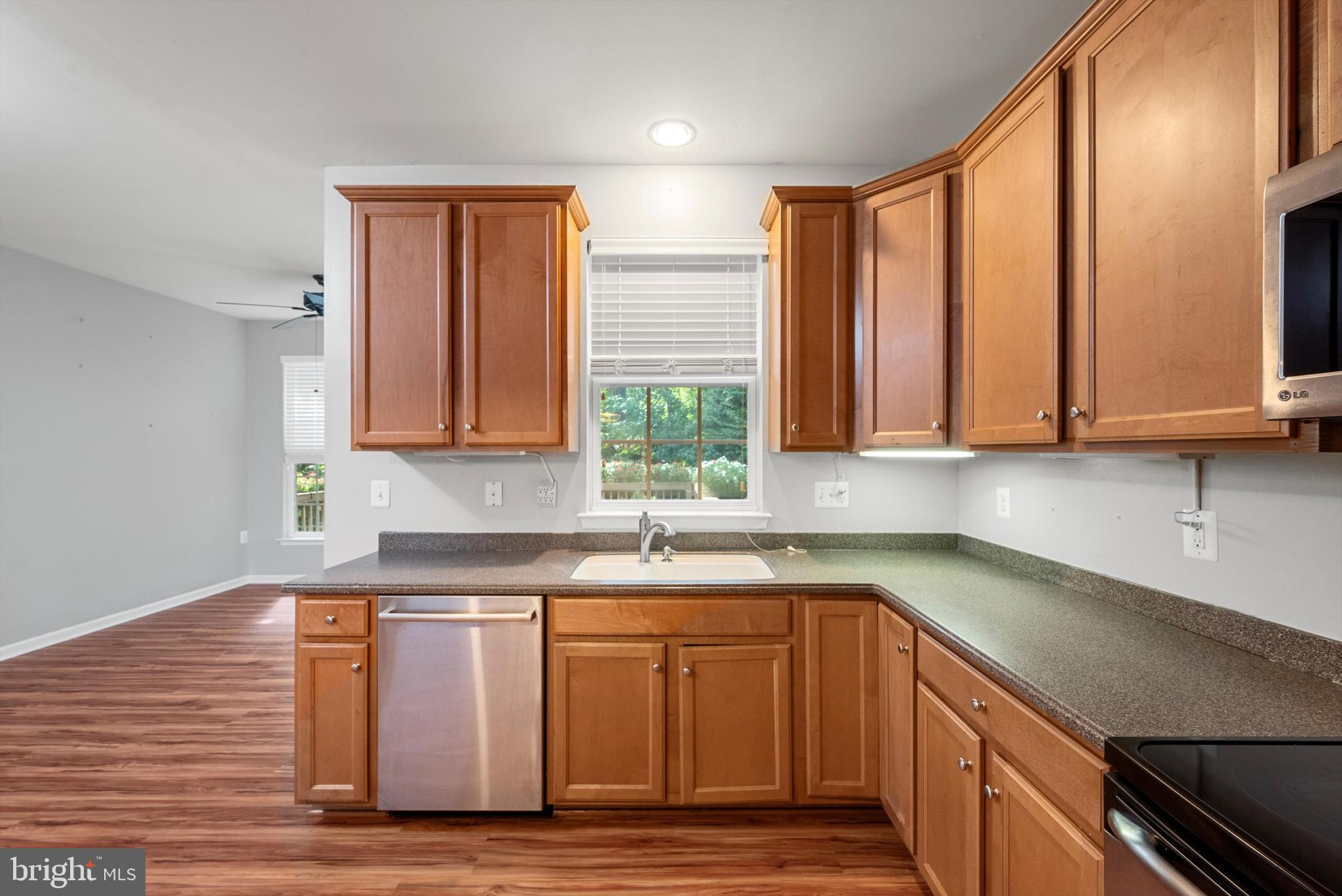 COLONIAL HILLS - Residential