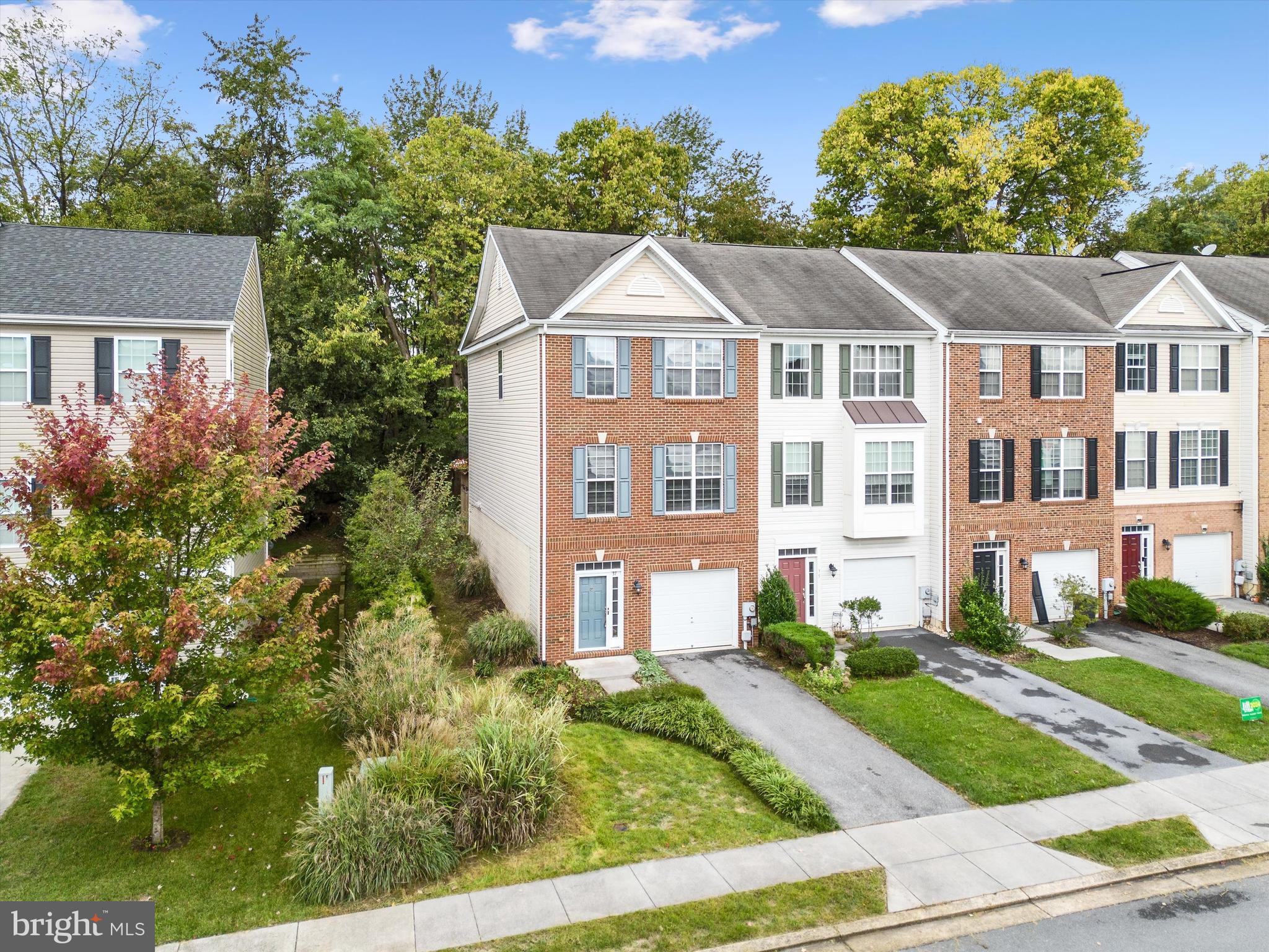 COLONIAL HILLS - Residential