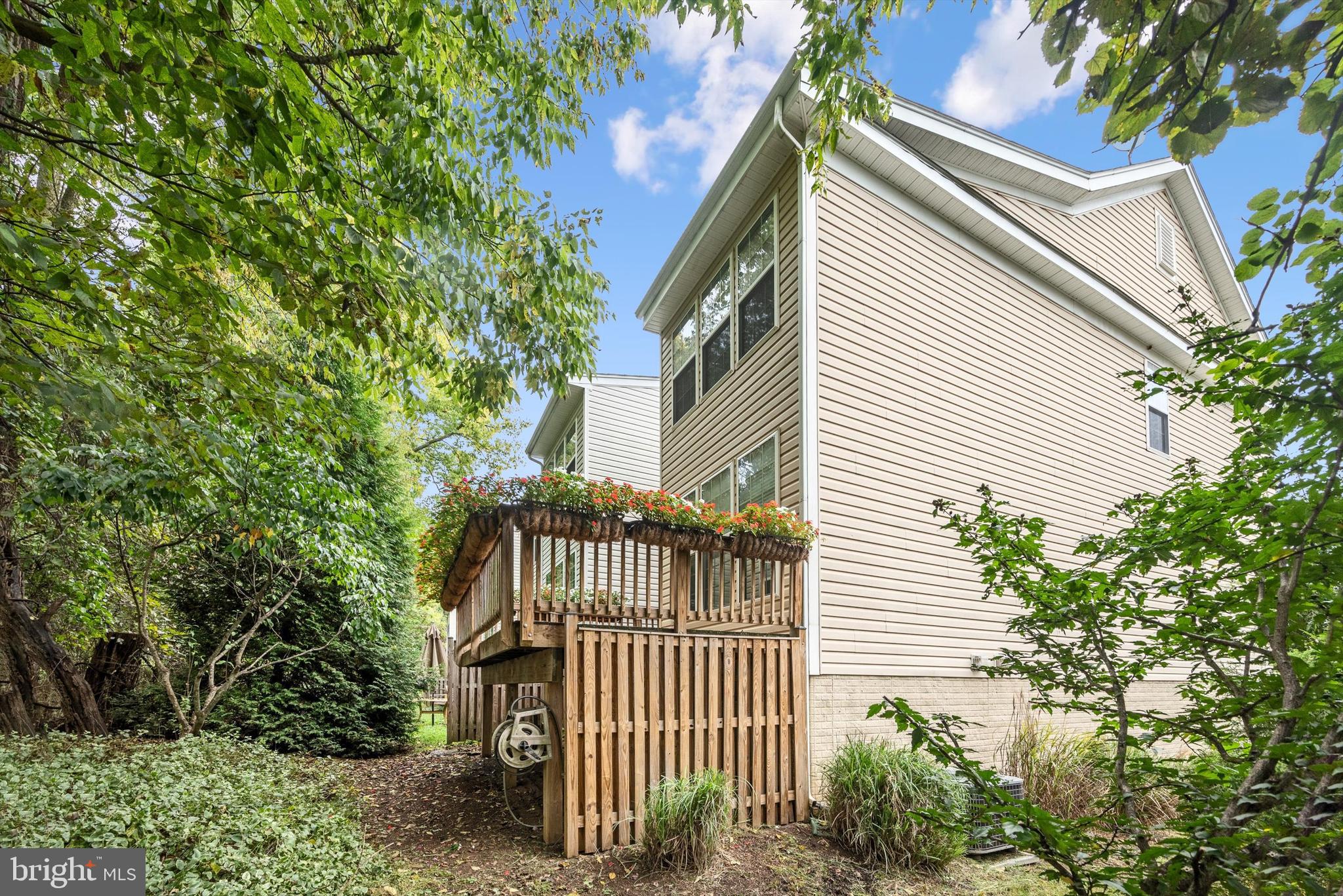 COLONIAL HILLS - Residential