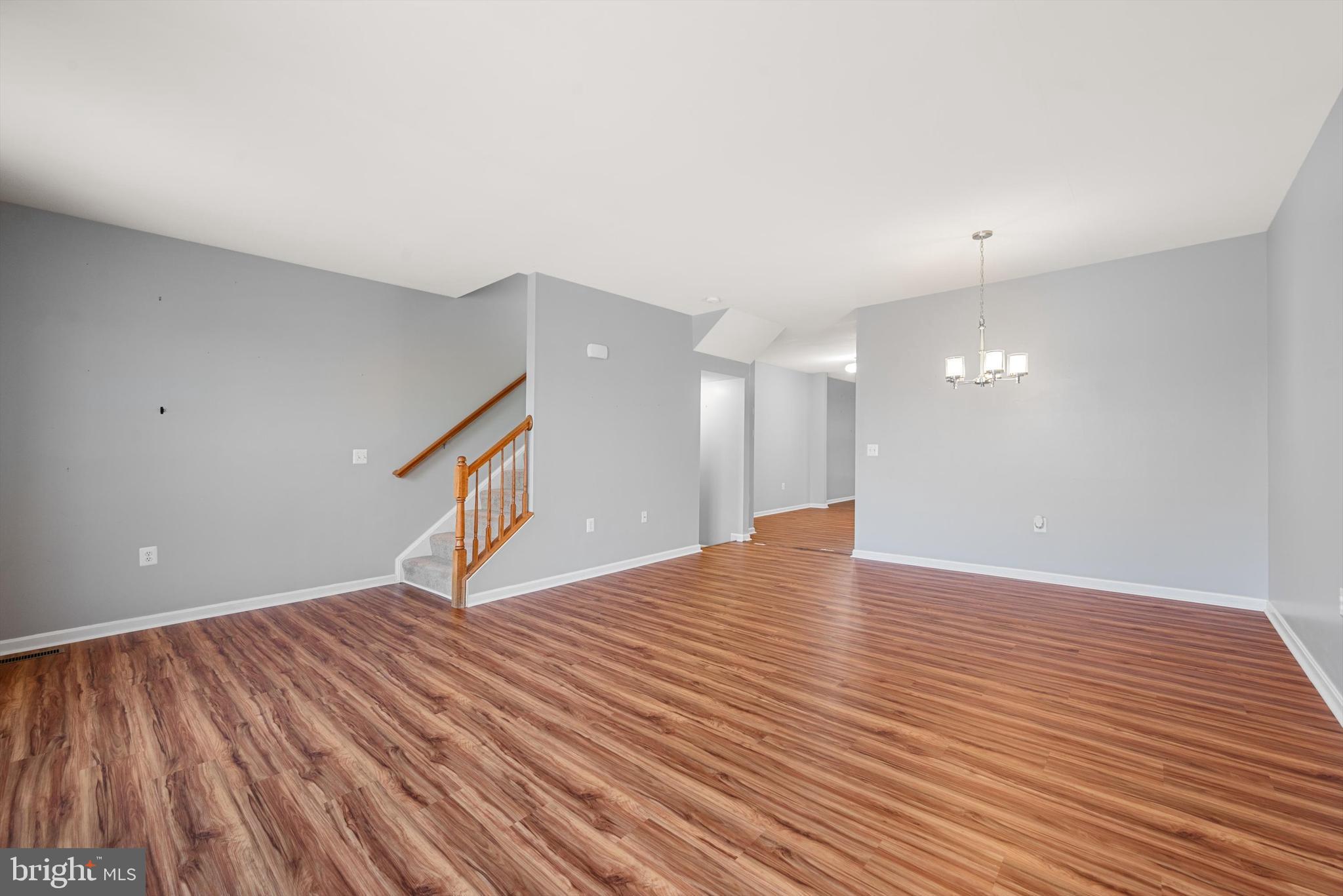 COLONIAL HILLS - Residential