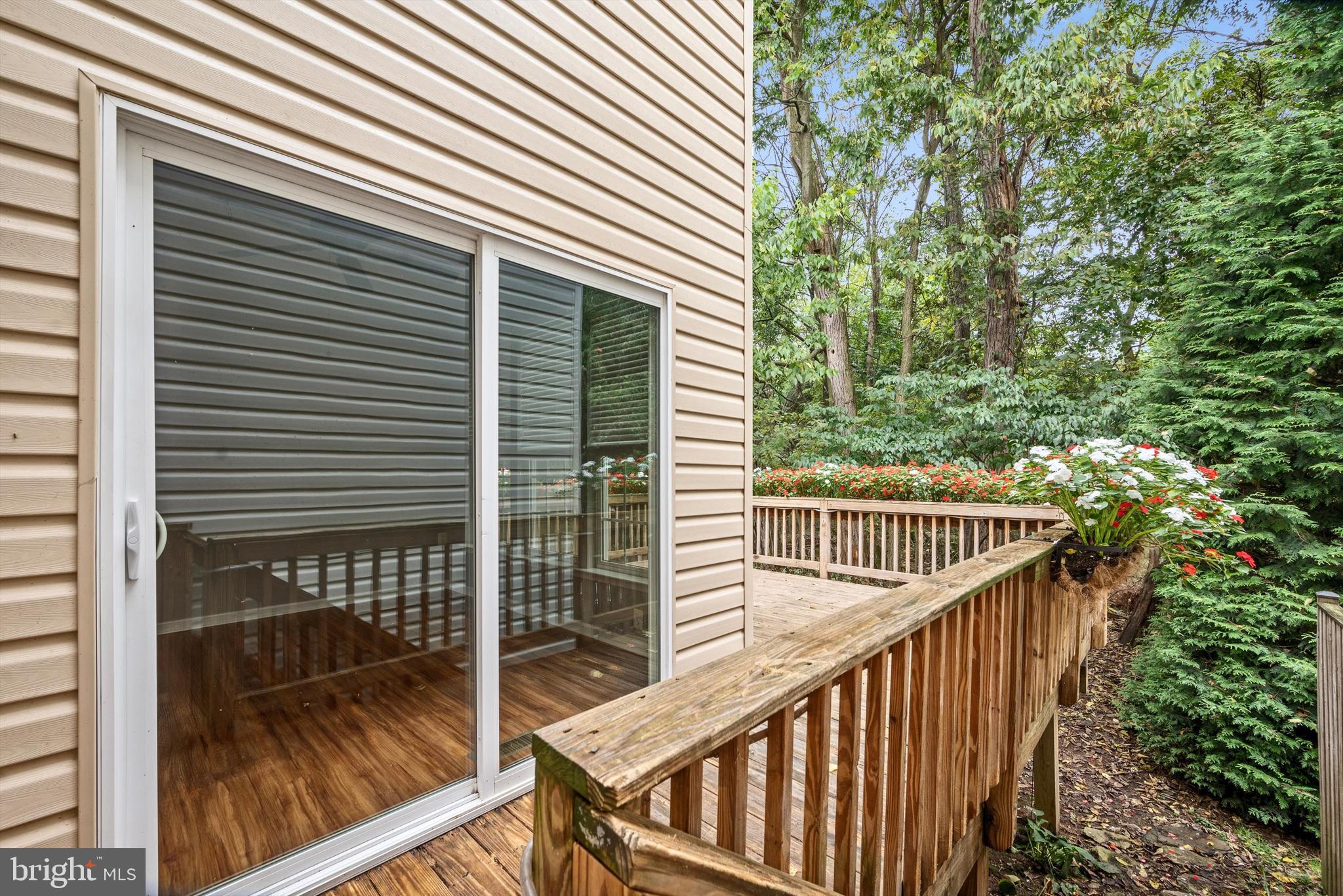 COLONIAL HILLS - Residential