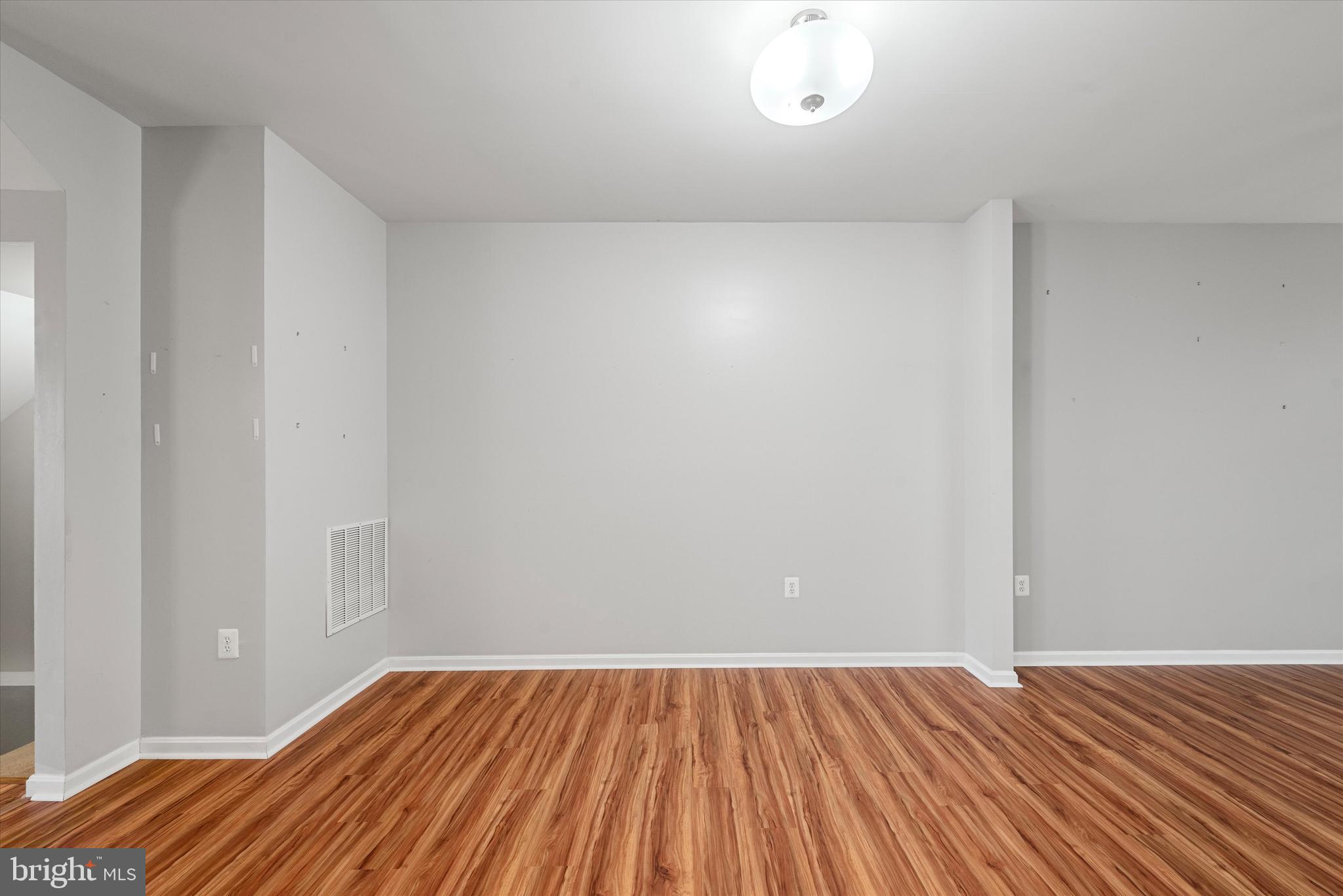 COLONIAL HILLS - Residential