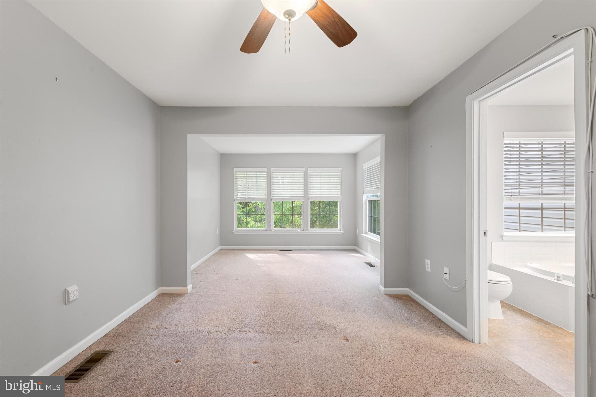 COLONIAL HILLS - Residential