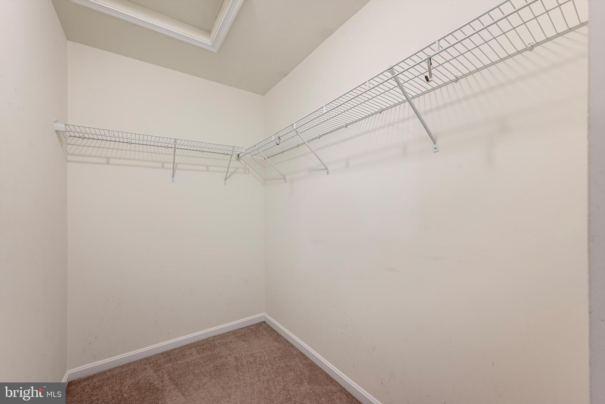 COLONIAL HILLS - Residential