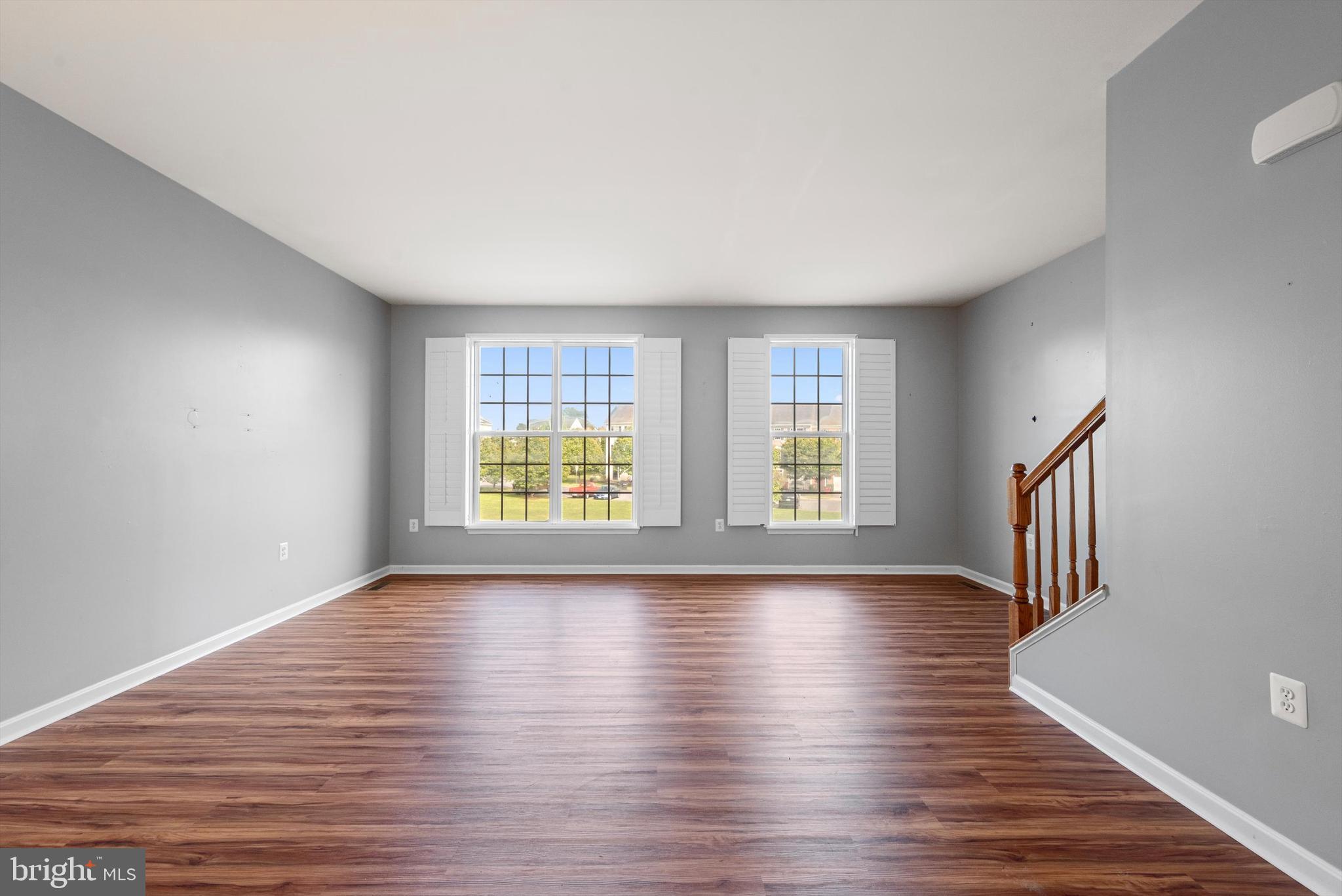 COLONIAL HILLS - Residential