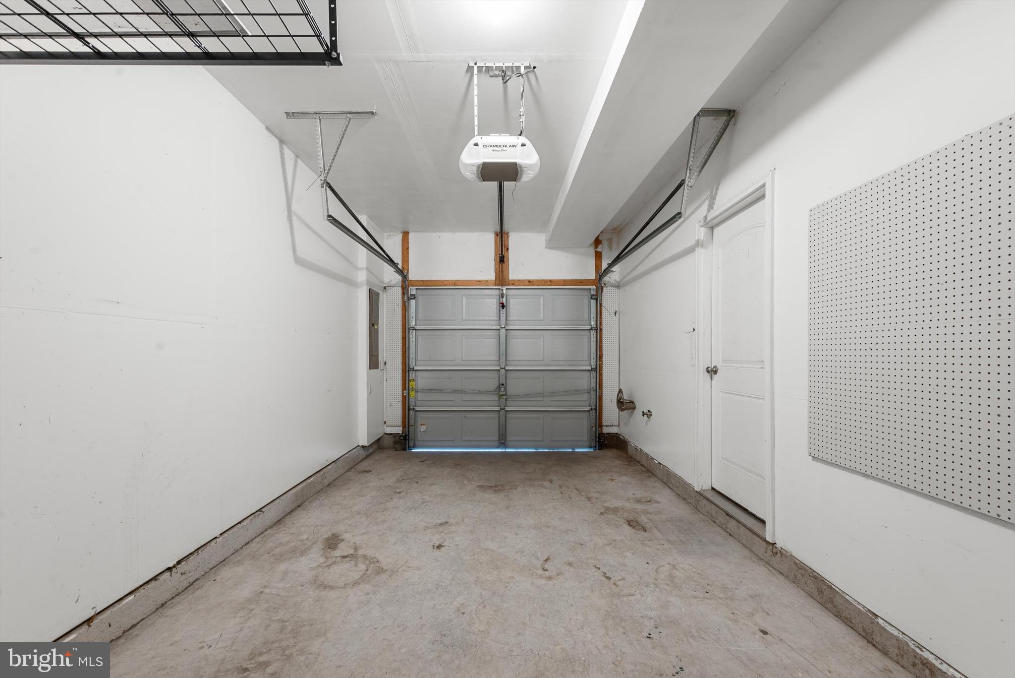 COLONIAL HILLS - Residential