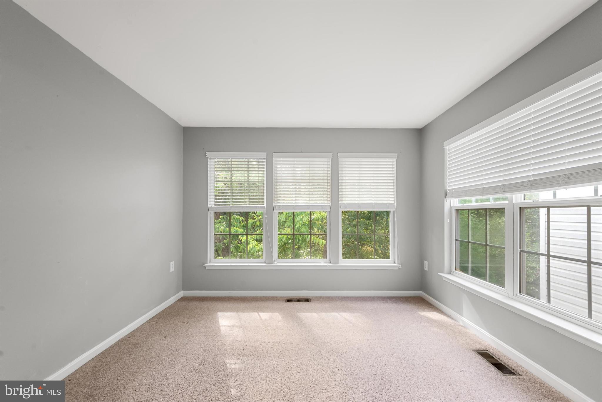 COLONIAL HILLS - Residential