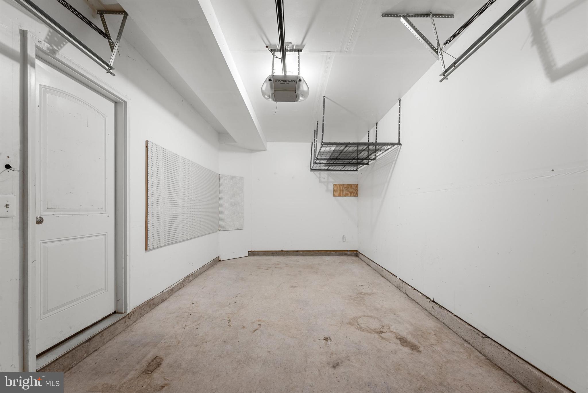 COLONIAL HILLS - Residential