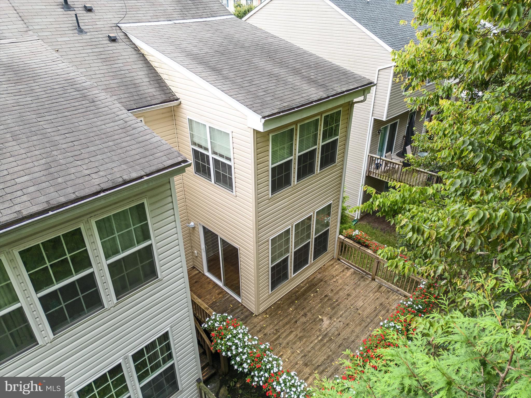 COLONIAL HILLS - Residential