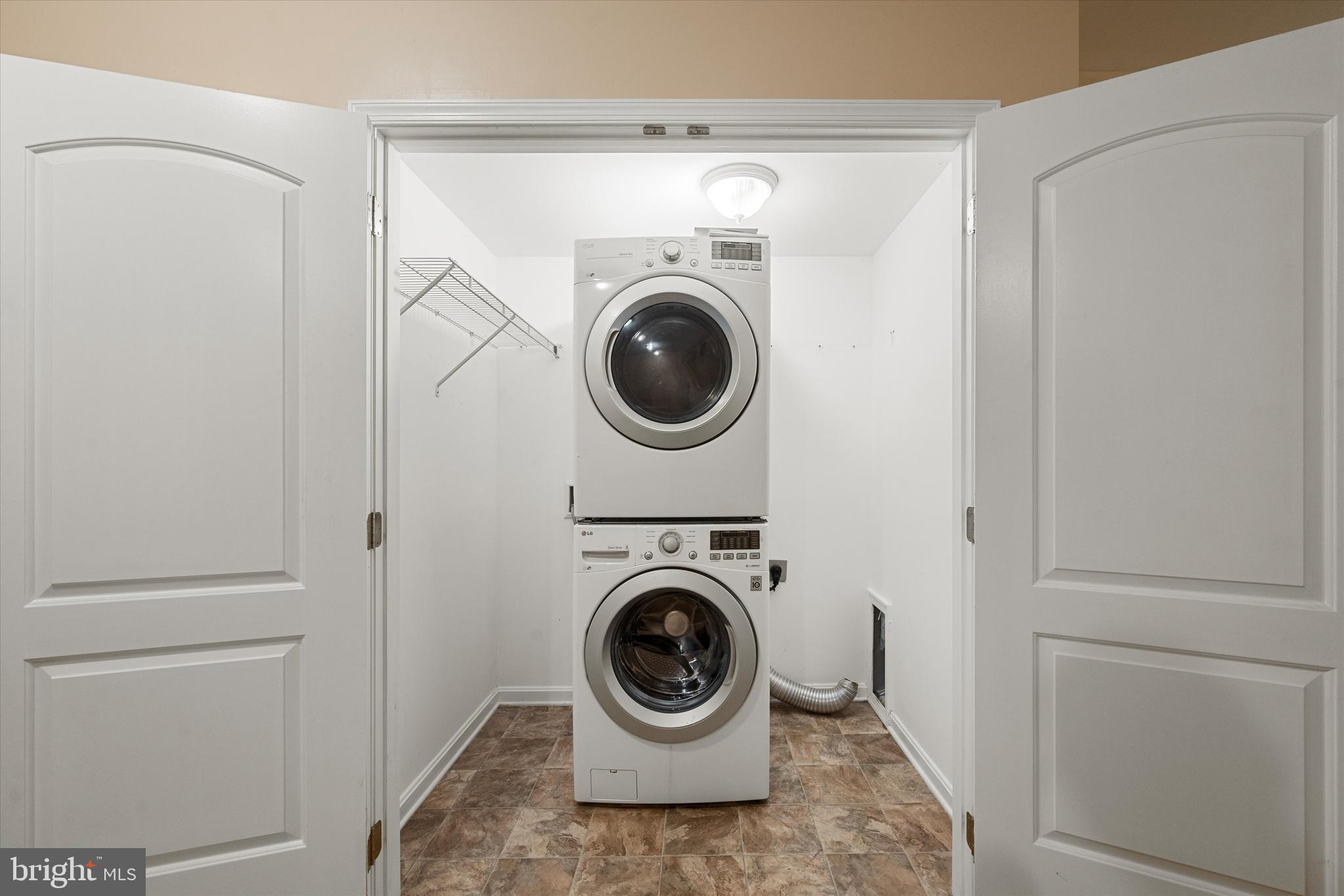 COLONIAL HILLS - Residential