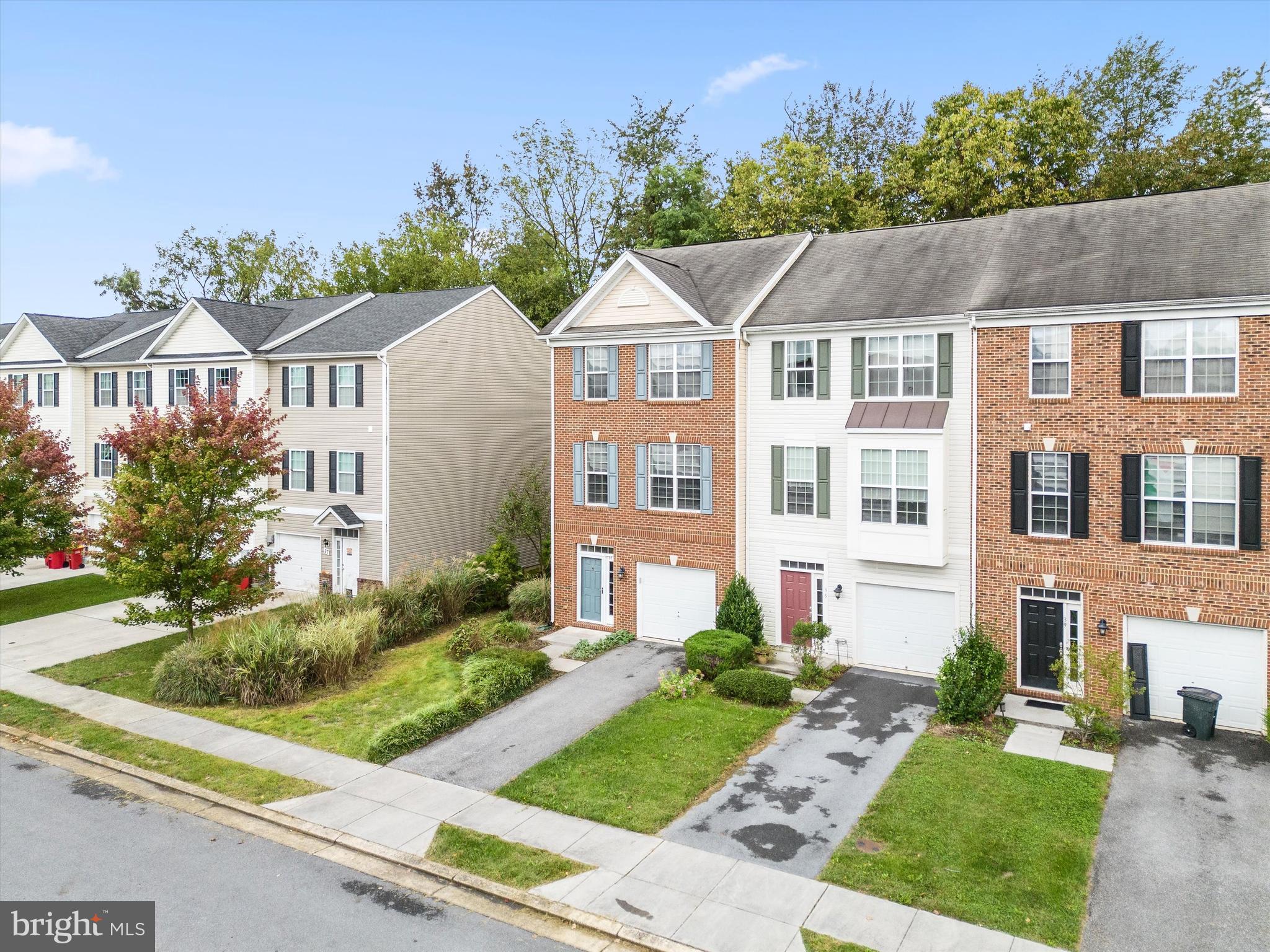 COLONIAL HILLS - Residential