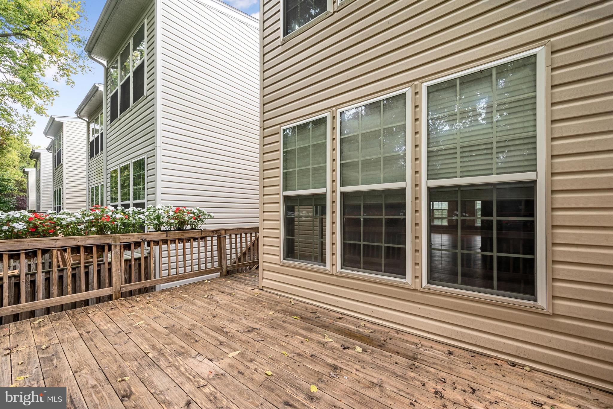 COLONIAL HILLS - Residential