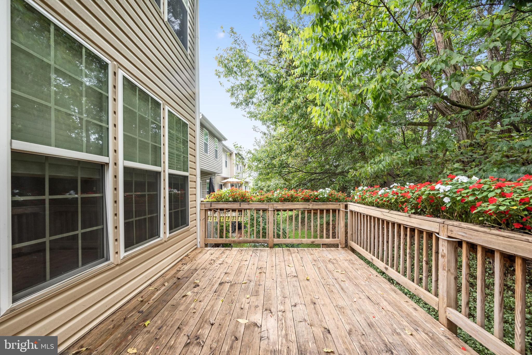 COLONIAL HILLS - Residential