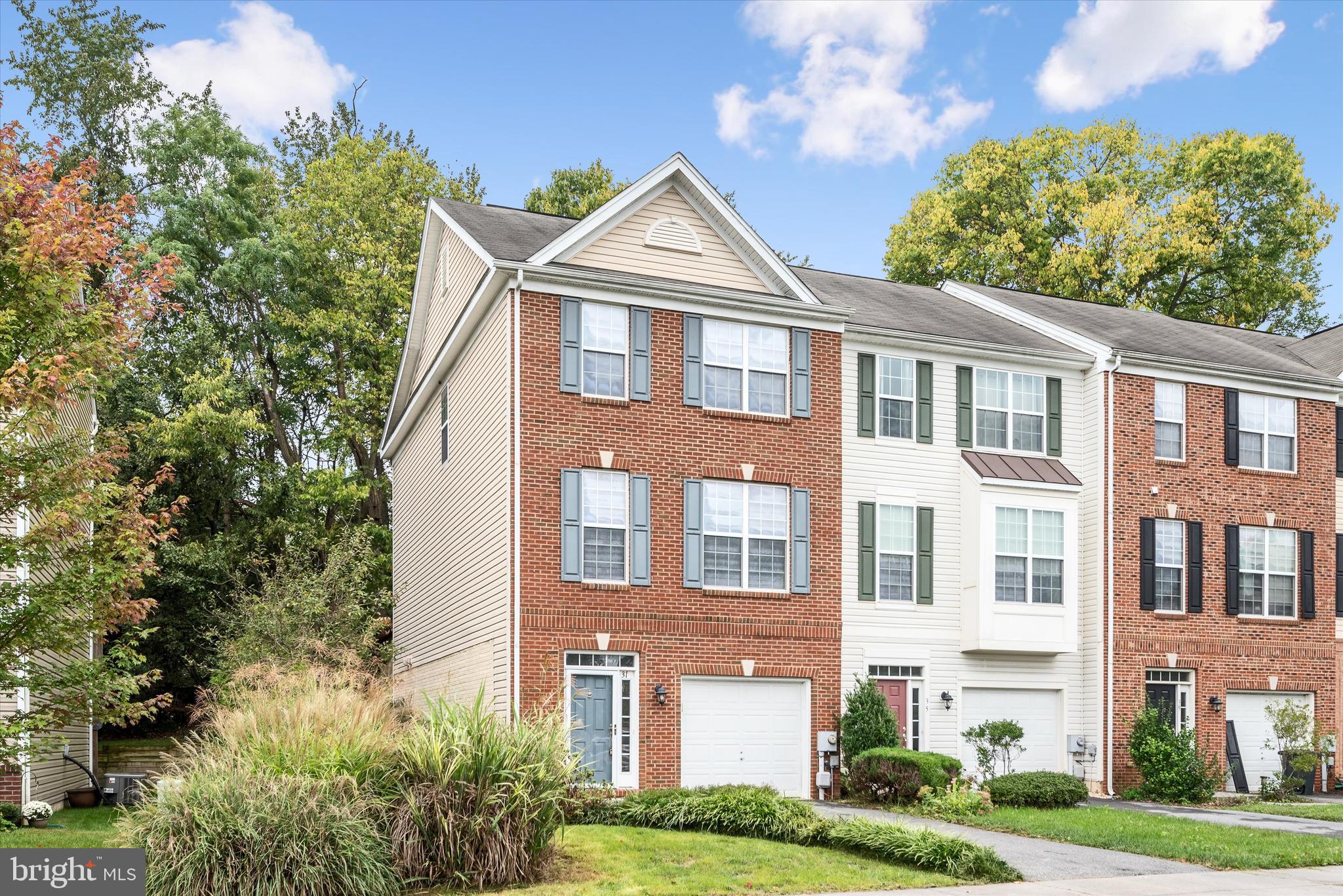 COLONIAL HILLS - Residential