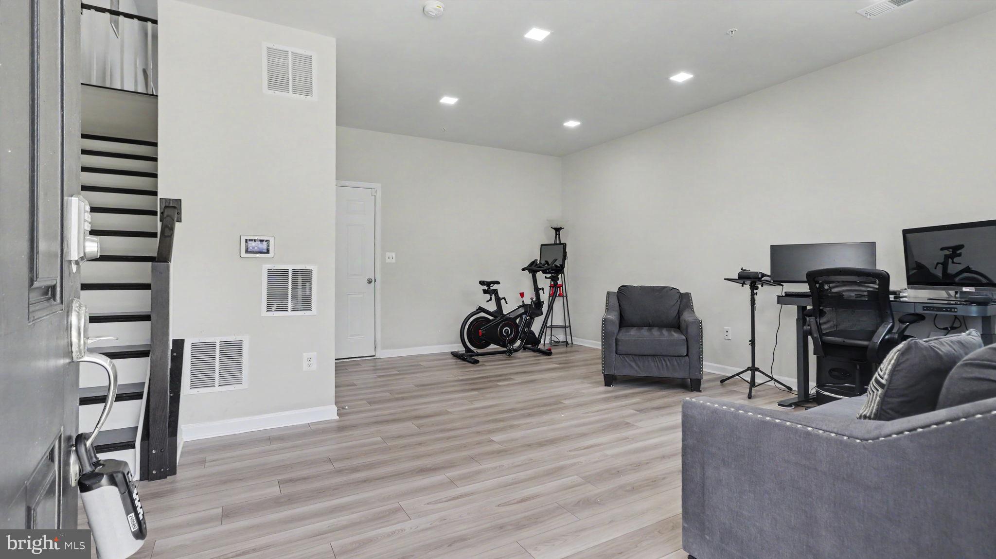 7607 PRESIDENTIAL PARKWAY